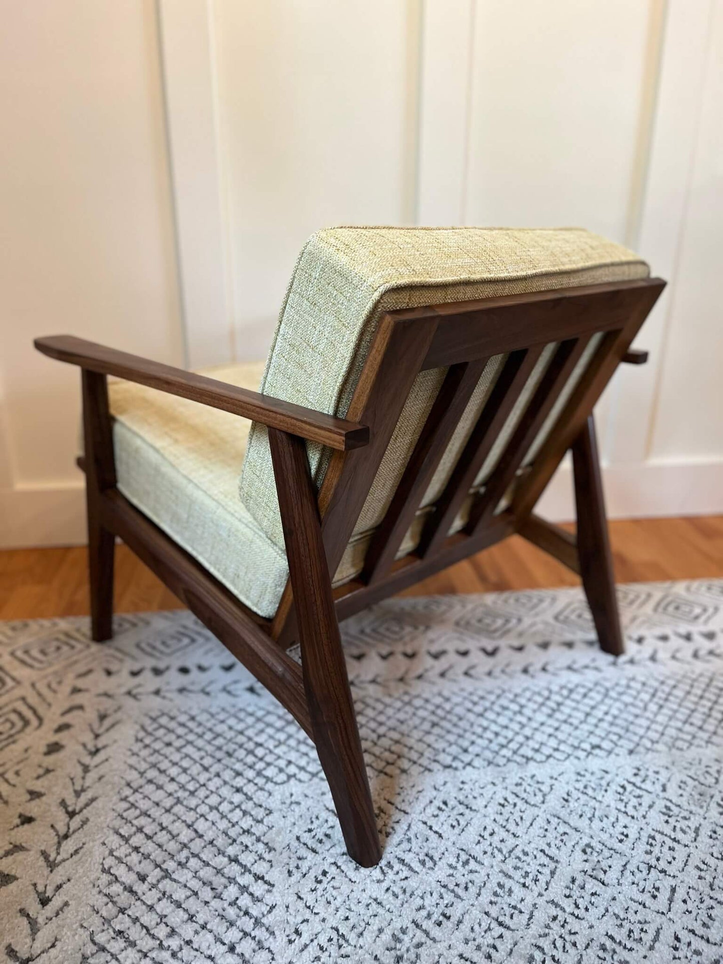 Louis Lounge Chair - Walnut