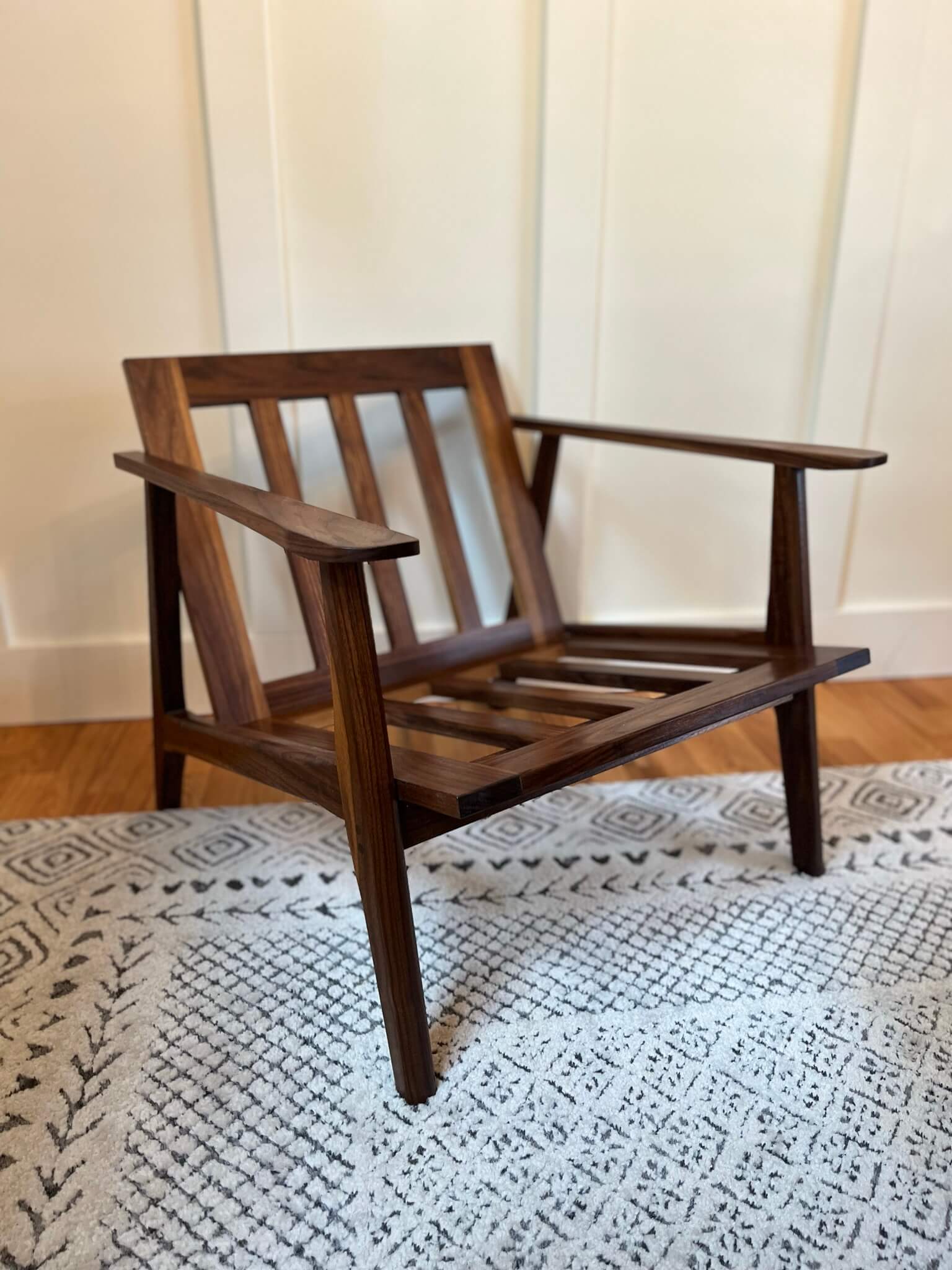 Louis Lounge Chair - Walnut